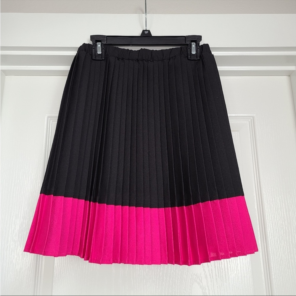 Girls Black and hot pink pleated skirt.